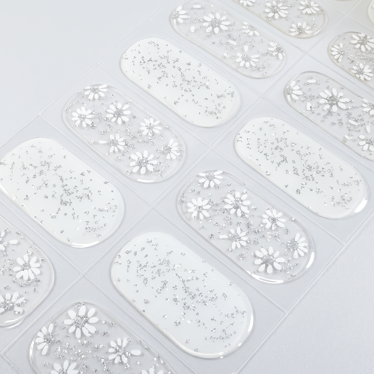 Silver Daisy Dust
